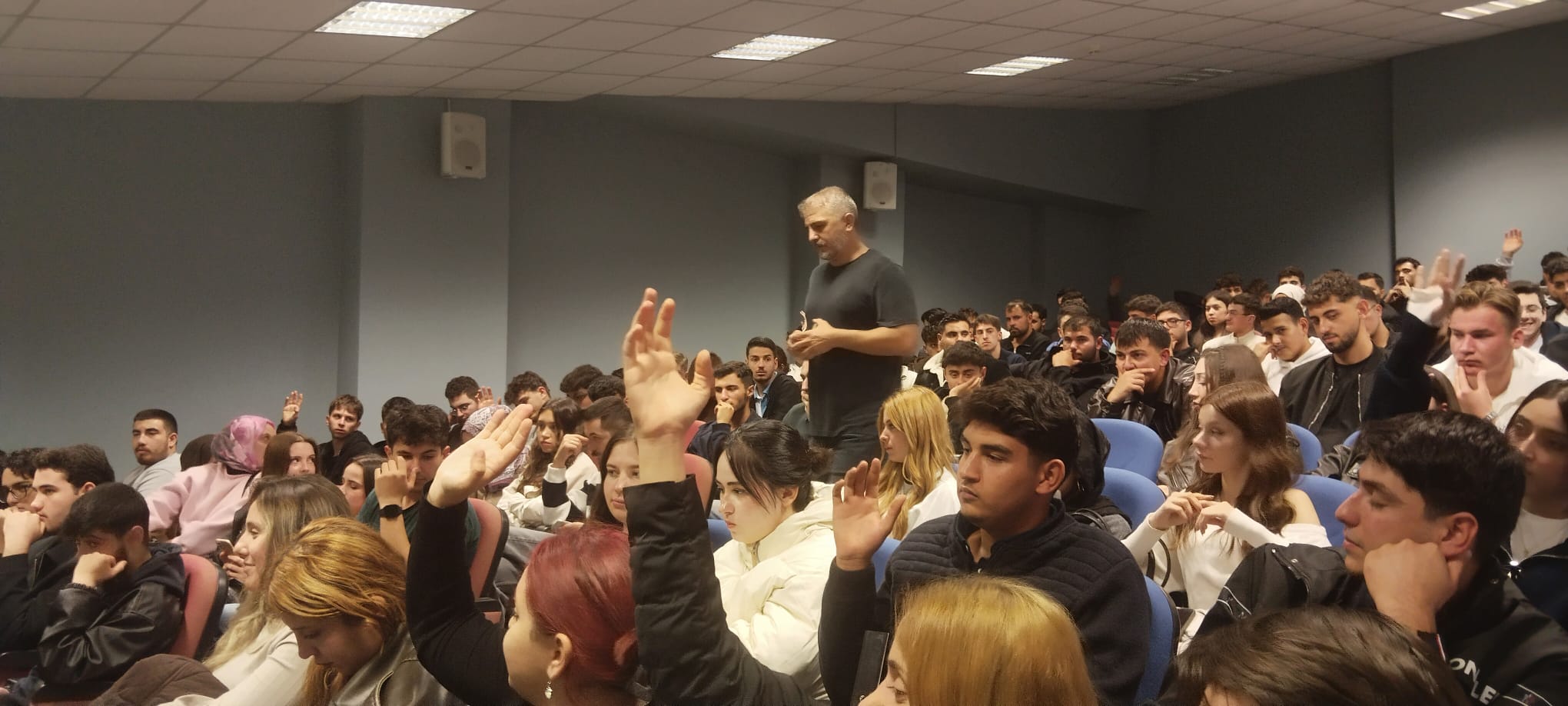 Yenice Meslek Yüksekokulu öğrencilerine yönelik oryantasyon eğitiminden görüntü